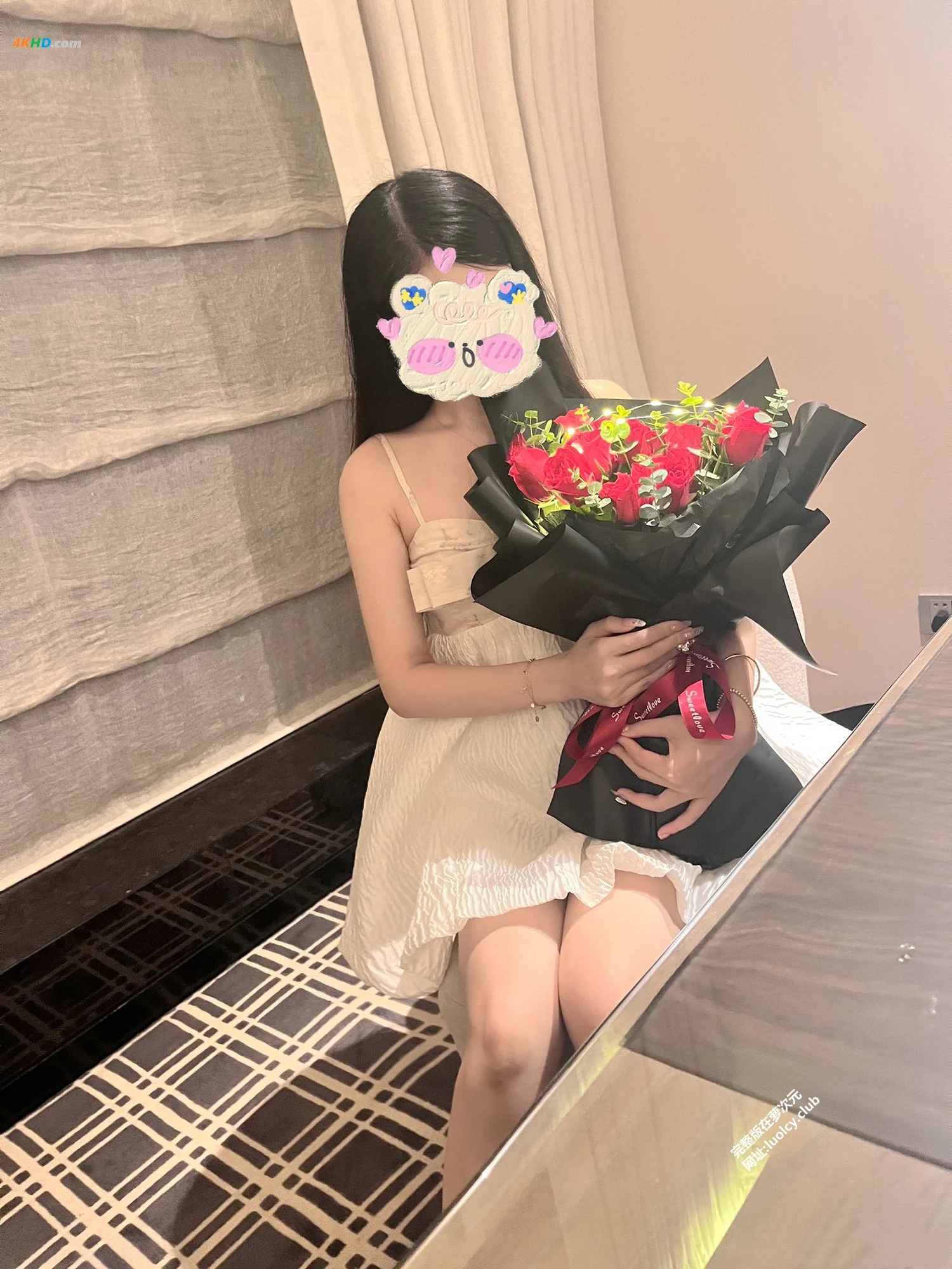 MM甜 – 顶级尤物 巨乳白虎一线天萝莉小合集[1.21GB-307photos]