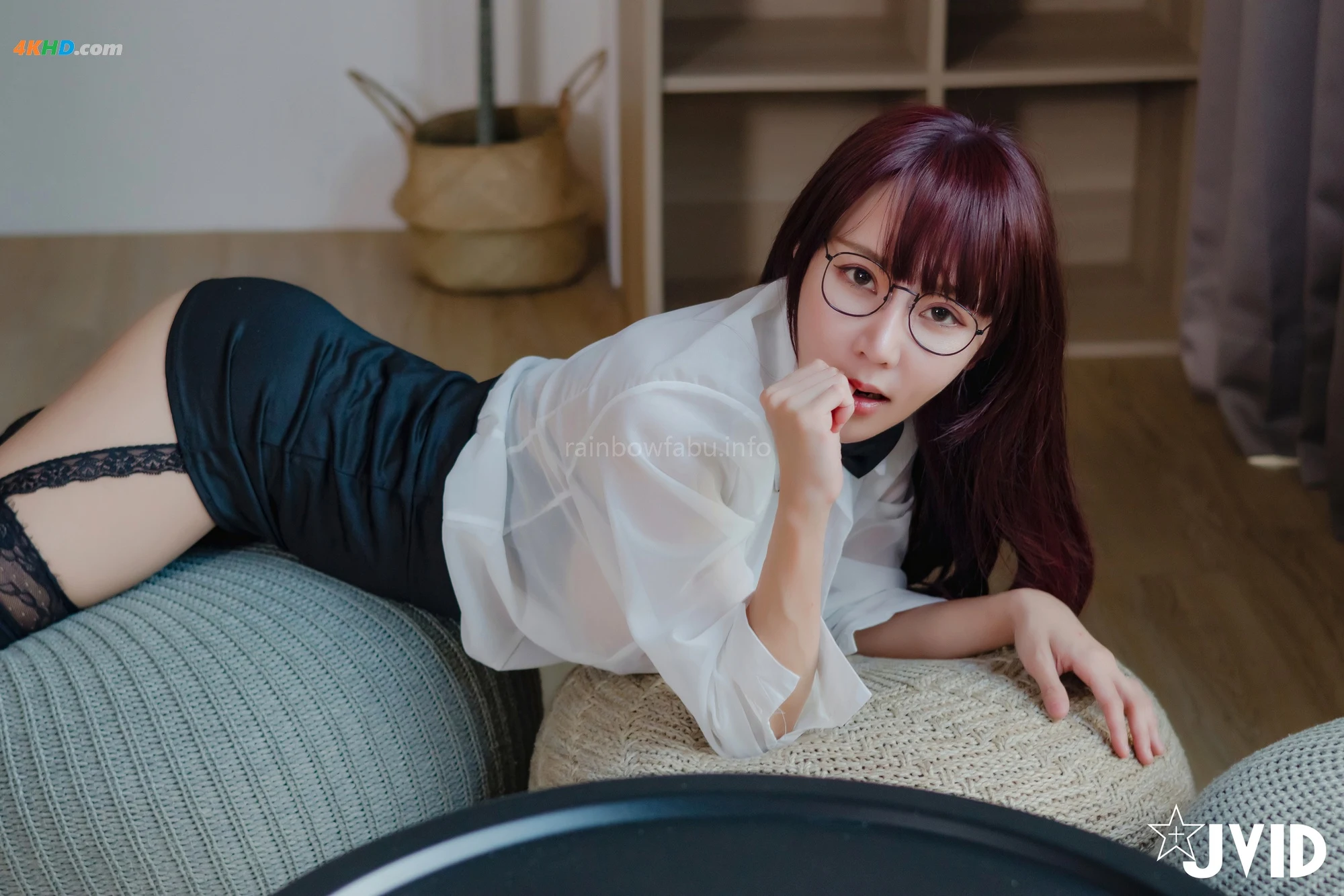 [JVID] Iouiou – 超狂新人首發全裸 吊帶網絲女秘書血脈噴張 揉搓嫩鮑放聲淫叫[715MB-118photos]