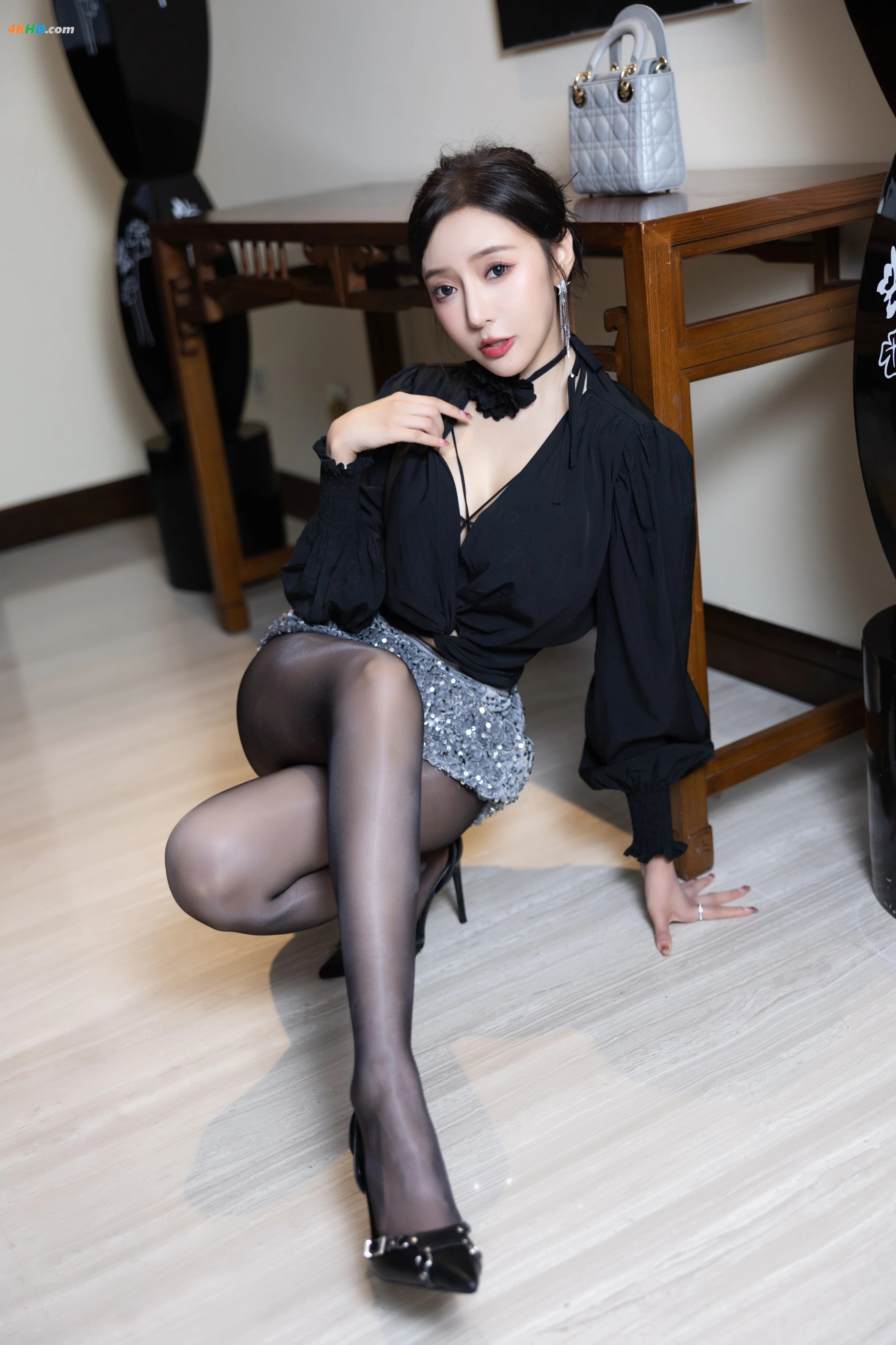 王馨瑶Yanni – 黑色上衣闪闪裙[1516MB-109photos]