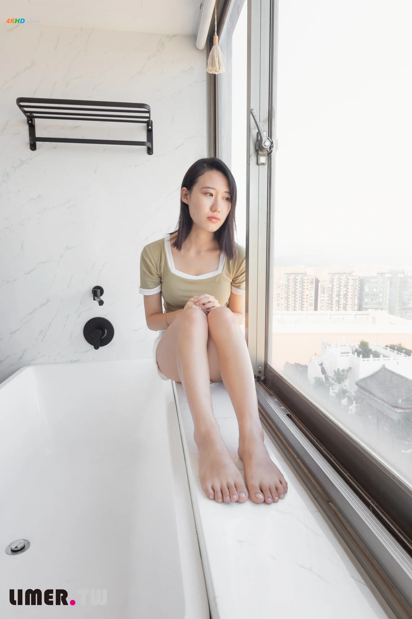 [Limerence原创] No.014 学生素人Sarah裸足首作[3.38GB-169photos]