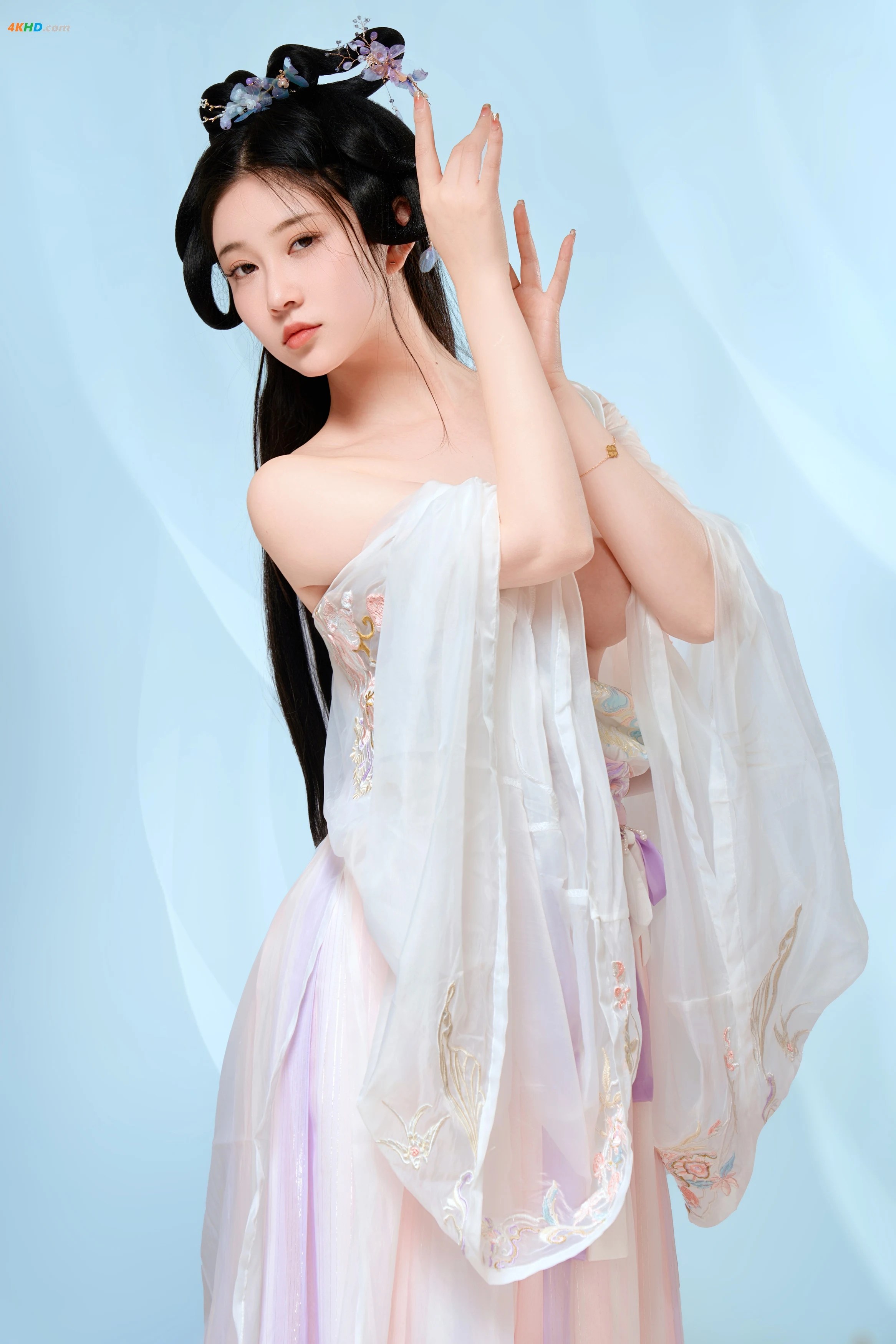 [cosplay] 年年 – 春日之時[121MB-30photos]