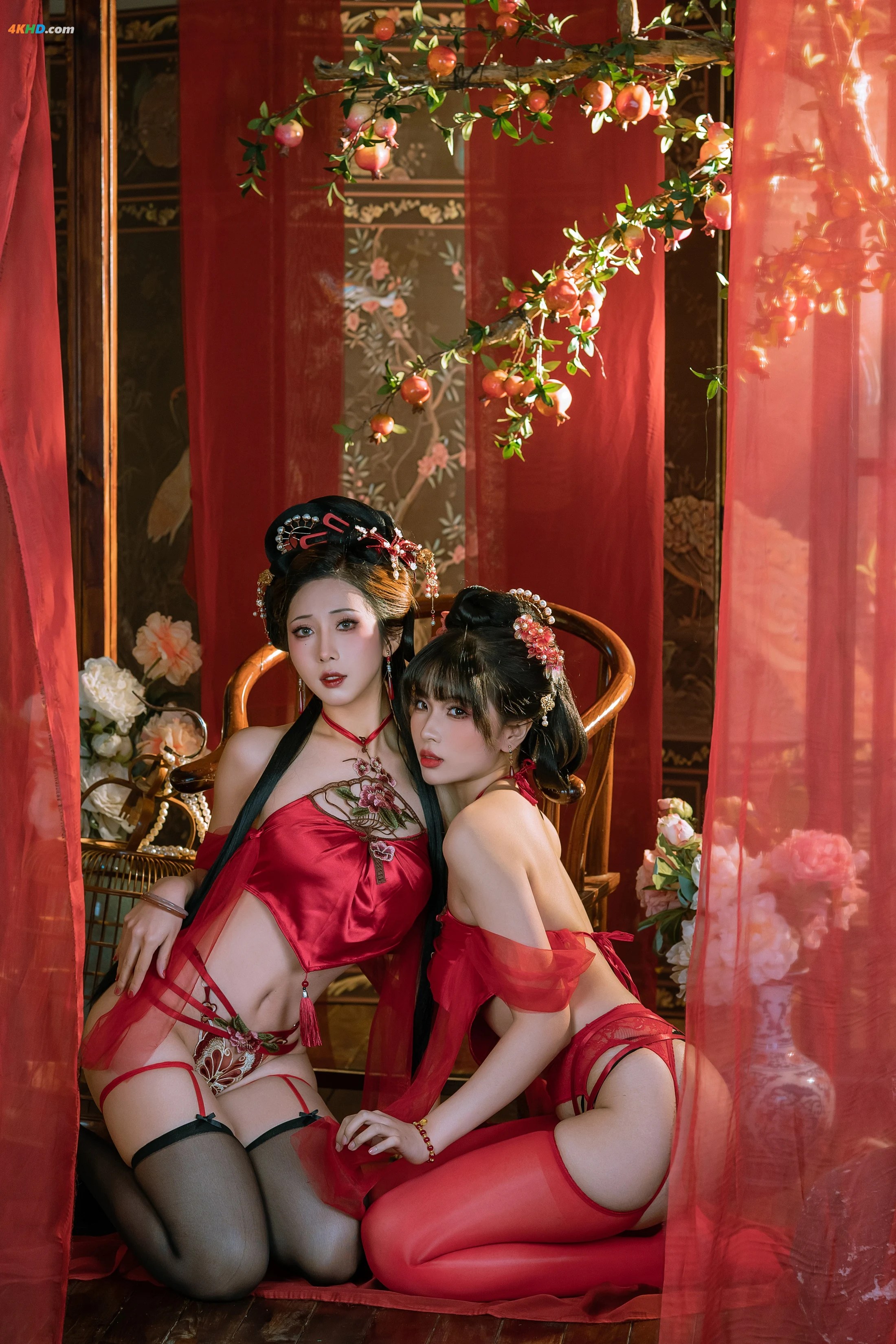 轩萧学姐 奶桃桃&轩萧学姐 情趣肚兜[428MB-23photos]
