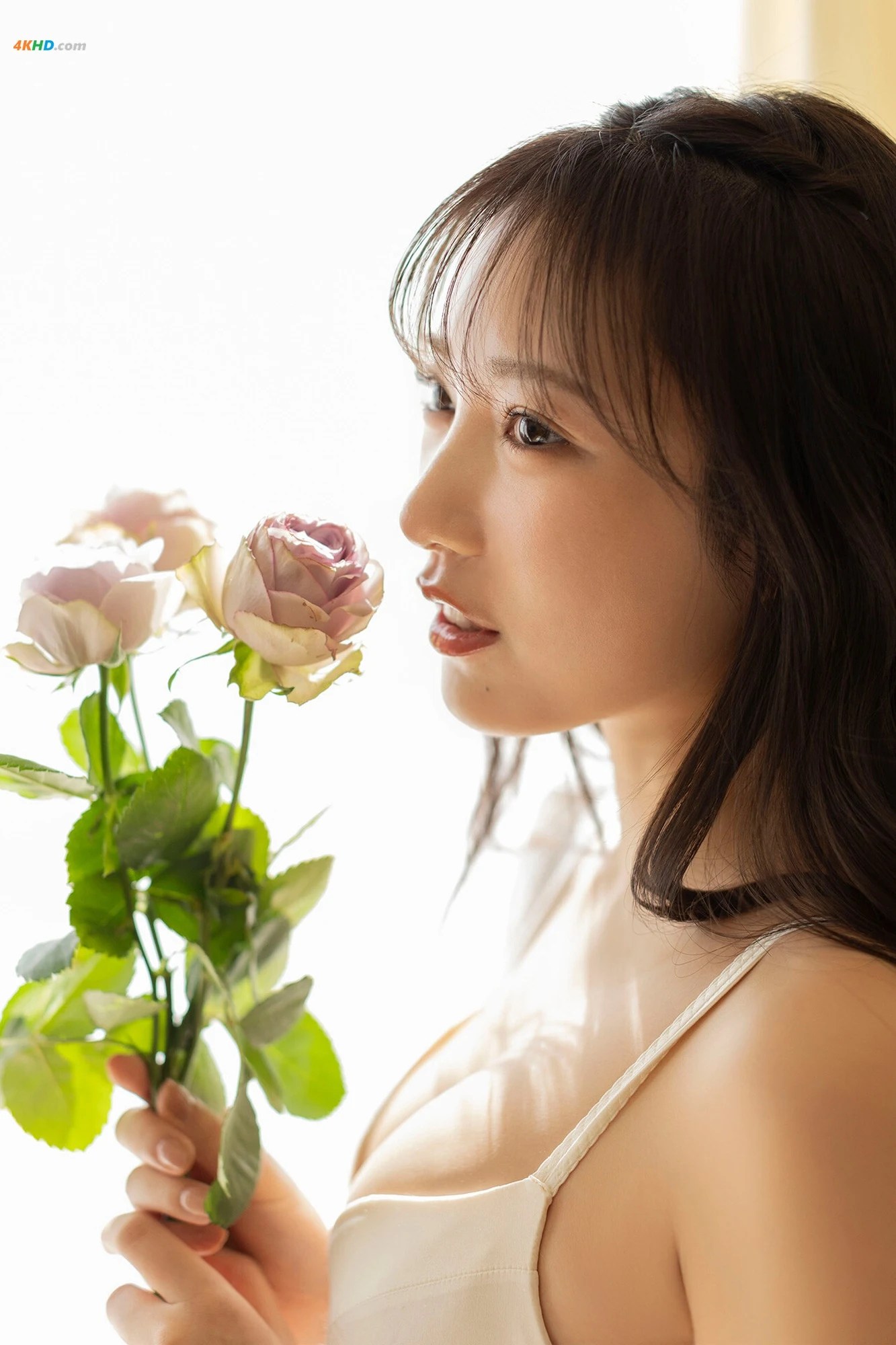 [JP] Yokono Sumire (横野すみれ) – FLASHデジタル写真集 どこ見てるの？[47MB-67photos]