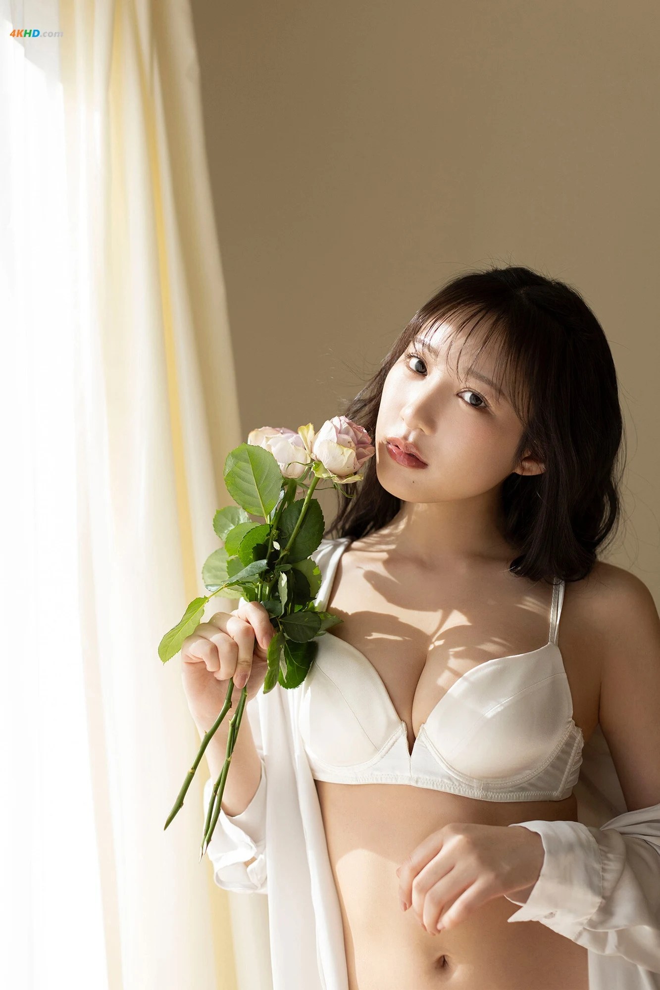 [JP] Yokono Sumire (横野すみれ) – FLASHデジタル写真集 どこ見てるの？[47MB-67photos]