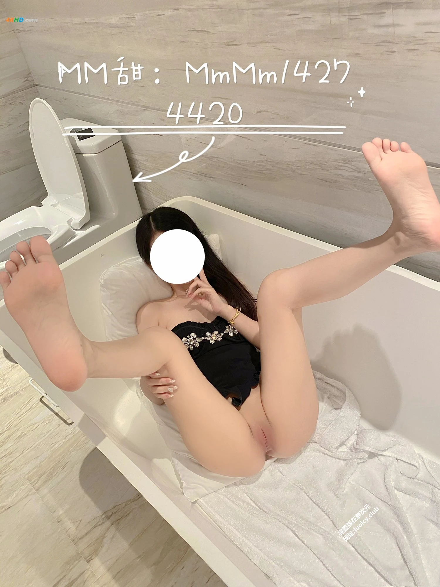 MM甜 – 顶级尤物 巨乳白虎一线天萝莉小合集[1.21GB-307photos]