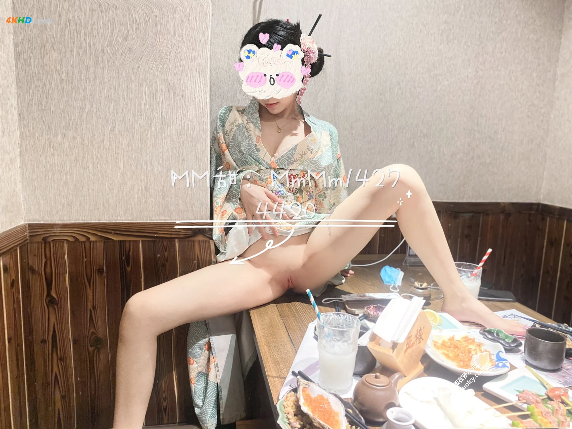 MM甜 – 顶级尤物 巨乳白虎一线天萝莉小合集[1.21GB-307photos]