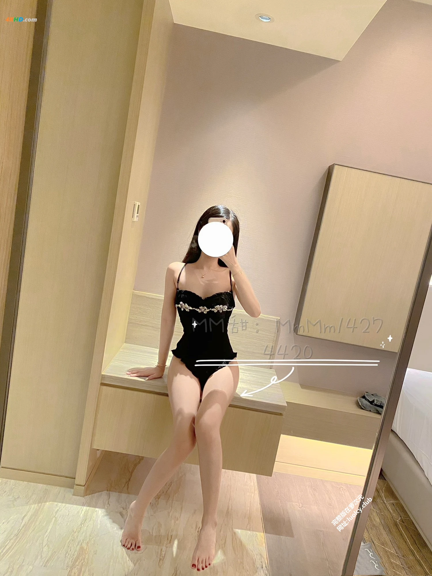MM甜 – 顶级尤物 巨乳白虎一线天萝莉小合集[1.21GB-307photos]